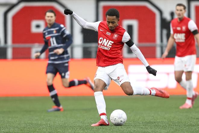 也让教练在 也让教练在